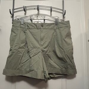 A new day women’s Large high rise poplin‎ shorts light olive green EUC